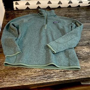 Patagonia women’s size medium green fleece